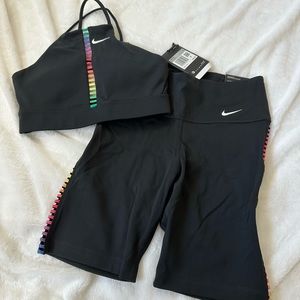 Nike set Xs . New with tags